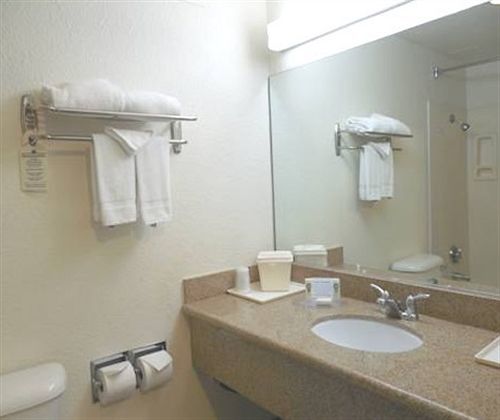 The Consulate Airport/sea World/san Diego Area Hotel